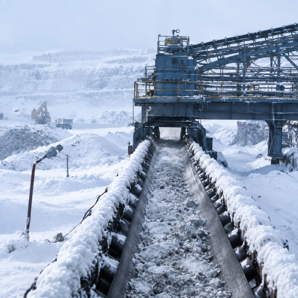 Cold resistant conveyor belt operating in a snow-covered industrial mining environment